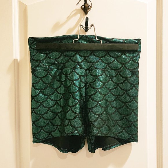 Coquetry Clothing High Waisted Green Mermaid Shorts in Size Medium - Picture 1 of 2